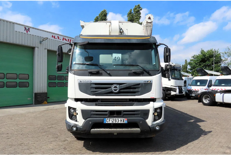Volvo FMX 450 8x4 AUGER, radio control, 7 COMP. Full Volvo Service! . EXCELLENT condition - Tanker truck: picture 4 Volvo FMX 450 8x4 AUGER, radio control, 7 COMP. Full Volvo Service! . EXCELLENT condition - Tanker truck: picture 4