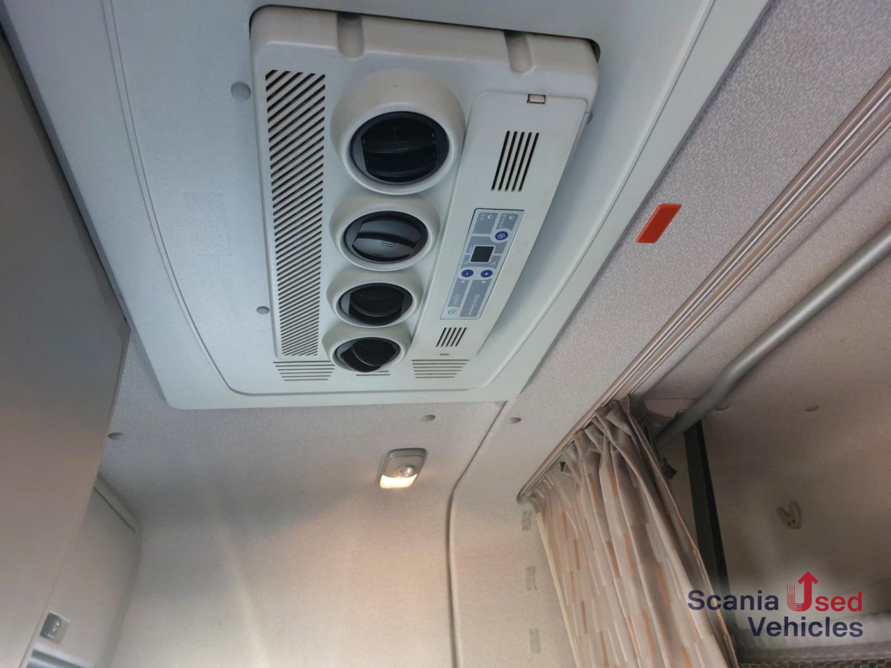 DAF XF 460 FT Space Cab Low deck - Tractor unit: picture 4 DAF XF 460 FT Space Cab Low deck - Tractor unit: picture 4