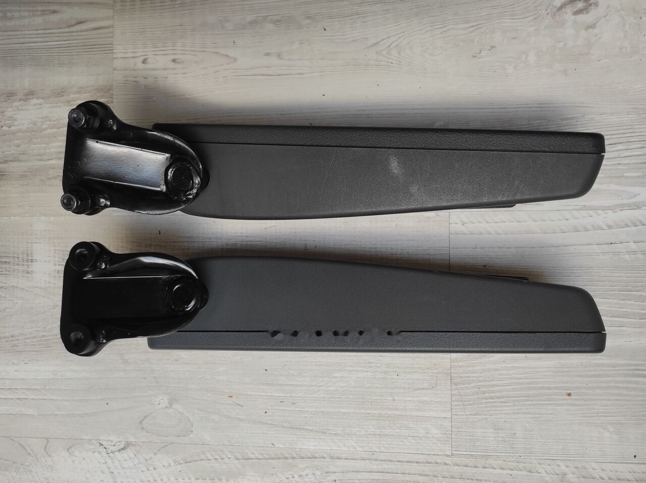 LEFT + RIGHT ARMRESTS Scania truck - Seat for Truck: picture 2 LEFT + RIGHT ARMRESTS Scania truck - Seat for Truck: picture 2