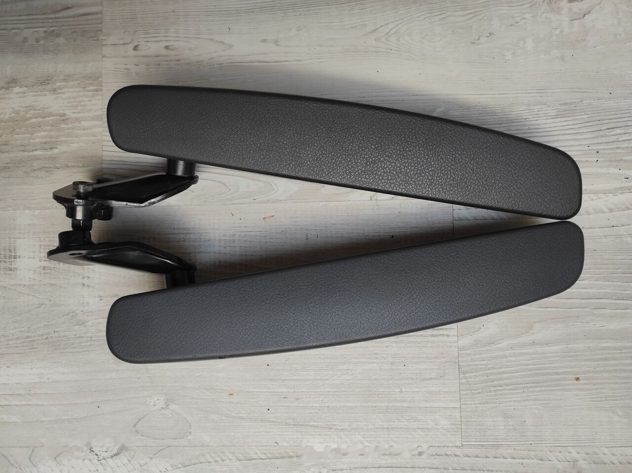 LEFT + RIGHT ARMRESTS Scania truck - Seat for Truck: picture 1 LEFT + RIGHT ARMRESTS Scania truck - Seat for Truck: picture 1