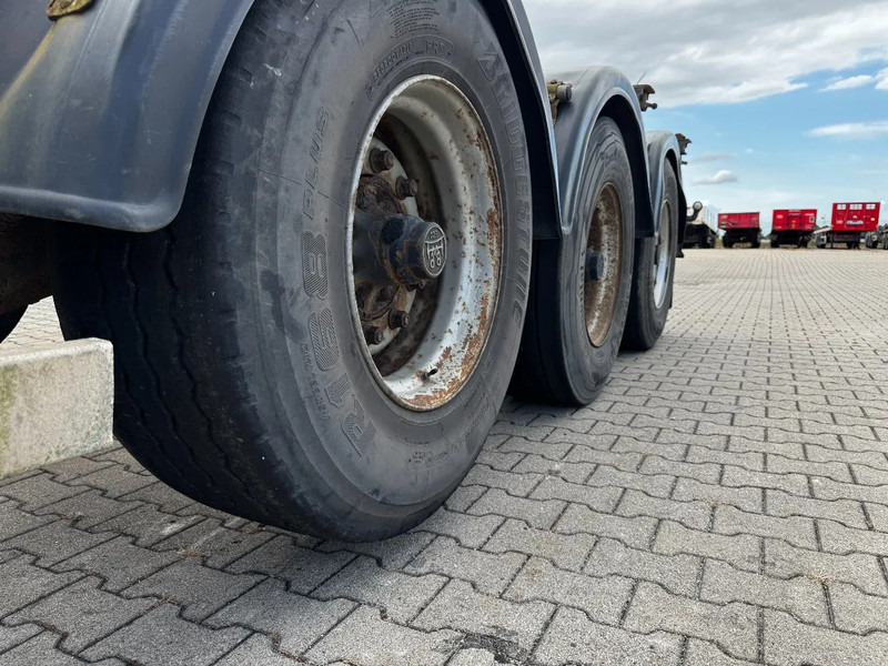 Container transporter/ Swap body semi-trailer DESOT nice 20FT/30FT ADR-Chassis for SMALL PRICE, liftaxle, 5 twistlocks arms: picture 16 Container transporter/ Swap body semi-trailer DESOT nice 20FT/30FT ADR-Chassis for SMALL PRICE, liftaxle, 5 twistlocks arms: picture 16