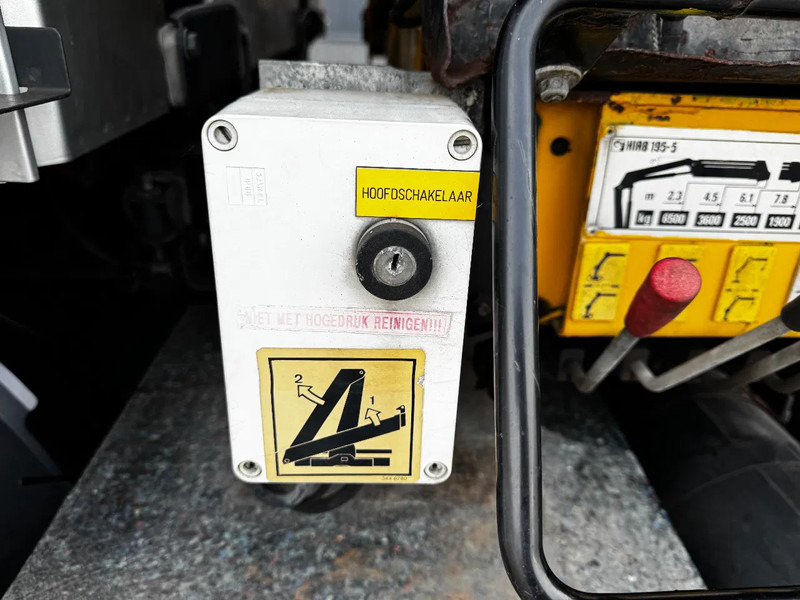 Crane truck Scania P114-340 + HIAB 19-5 crane + remote / Euro-3 / 3 pedals / NL-truck / APK: 12-2025: picture 16