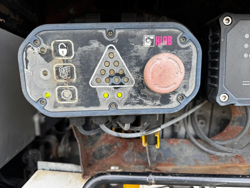 Crane truck Scania P114-340 + HIAB 19-5 crane + remote / Euro-3 / 3 pedals / NL-truck / APK: 12-2025: picture 18