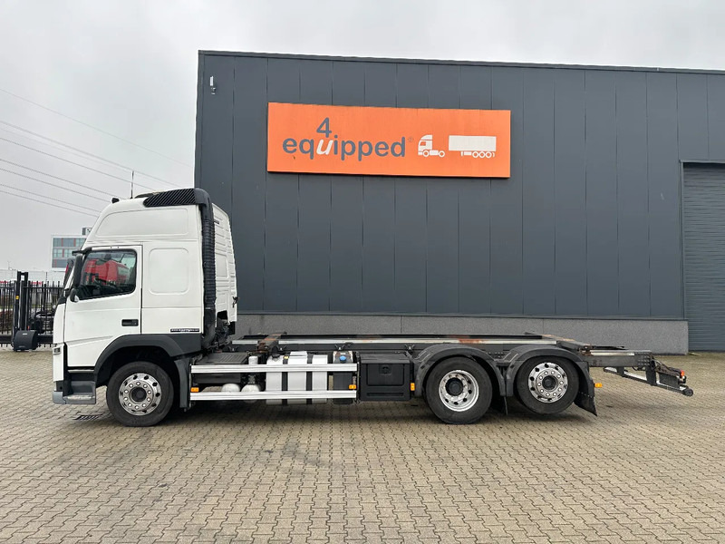 Volvo FM 380 Globetrotter 6x2, ADR (FL, AT, OX), LIFT/STEER, 636.183km - Cab chassis truck: picture 2 Volvo FM 380 Globetrotter 6x2, ADR (FL, AT, OX), LIFT/STEER, 636.183km - Cab chassis truck: picture 2
