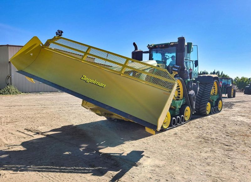 Degelman Dozer Blade 7900 zum John Deere 9RX 710, 9RX 770, 9RX 830 - Blade: picture 1 Degelman Dozer Blade 7900 zum John Deere 9RX 710, 9RX 770, 9RX 830 - Blade: picture 1