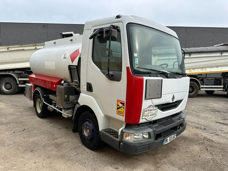 Renault MIDLUM 150 FUEL TANKER / CITERNE MAZOUT - 6500L - 3 COMPARTIMENTS - *ENGINE PROBLEM* - Tanker truck: picture 2 Renault MIDLUM 150 FUEL TANKER / CITERNE MAZOUT - 6500L - 3 COMPARTIMENTS - *ENGINE PROBLEM* - Tanker truck: picture 2