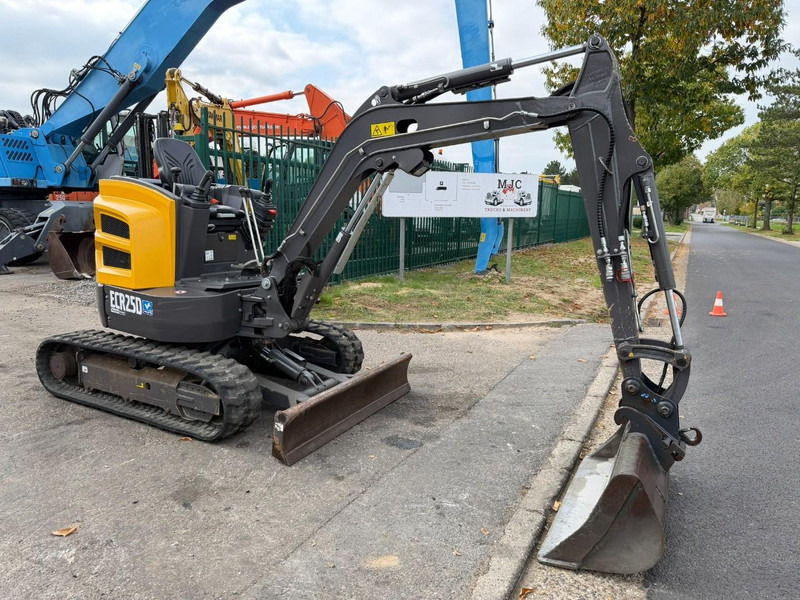 Volvo ECR25D 1159 UREN - SLOOP + SORTEERFUNCTIE - EXTRA HYDR. LEIDINGEN - HYDR SNELWISSEL - CE - BE MACHINE - Mini excavator: picture 1 Volvo ECR25D 1159 UREN - SLOOP + SORTEERFUNCTIE - EXTRA HYDR. LEIDINGEN - HYDR SNELWISSEL - CE - BE MACHINE - Mini excavator: picture 1