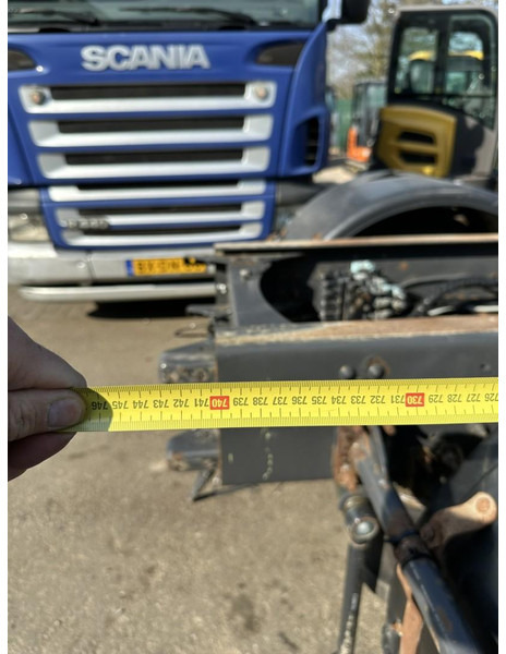 Cab chassis truck Volvo FM 340 8x2 CHASSIS (7m35) - LIFT+STEERING AXLE - MANUAL GEARBOX - EURO 3 - TÜV 05/2025 - BE TRUCK: picture 9 Cab chassis truck Volvo FM 340 8x2 CHASSIS (7m35) - LIFT+STEERING AXLE - MANUAL GEARBOX - EURO 3 - TÜV 05/2025 - BE TRUCK: picture 9