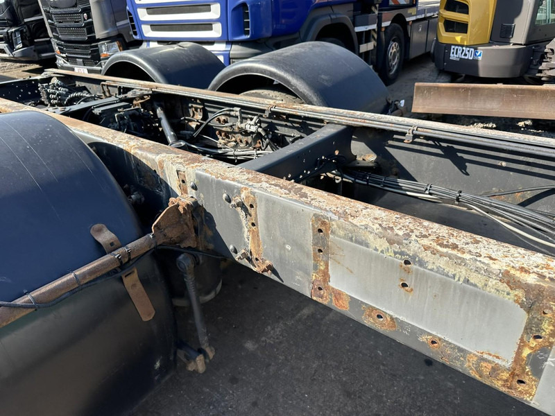 Cab chassis truck Volvo FM 340 8x2 CHASSIS (7m35) - LIFT+STEERING AXLE - MANUAL GEARBOX - EURO 3 - TÜV 05/2025 - BE TRUCK: picture 19 Cab chassis truck Volvo FM 340 8x2 CHASSIS (7m35) - LIFT+STEERING AXLE - MANUAL GEARBOX - EURO 3 - TÜV 05/2025 - BE TRUCK: picture 19