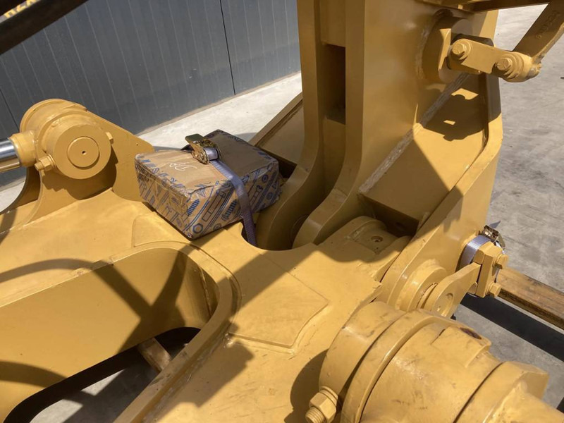 Cat D8T - Attachment for Construction machinery: picture 3 Cat D8T - Attachment for Construction machinery: picture 3