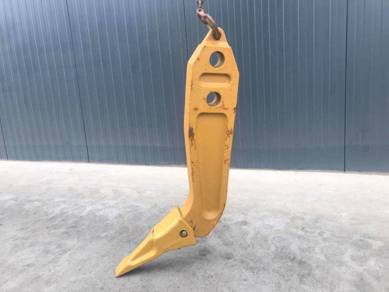 Komatsu D61 Shank - Attachment for Construction machinery: picture 2 Komatsu D61 Shank - Attachment for Construction machinery: picture 2