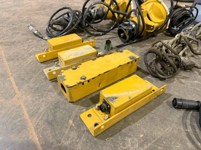 Trimble GPS GSC900 - MS975 - Attachment for Construction machinery: picture 5 Trimble GPS GSC900 - MS975 - Attachment for Construction machinery: picture 5