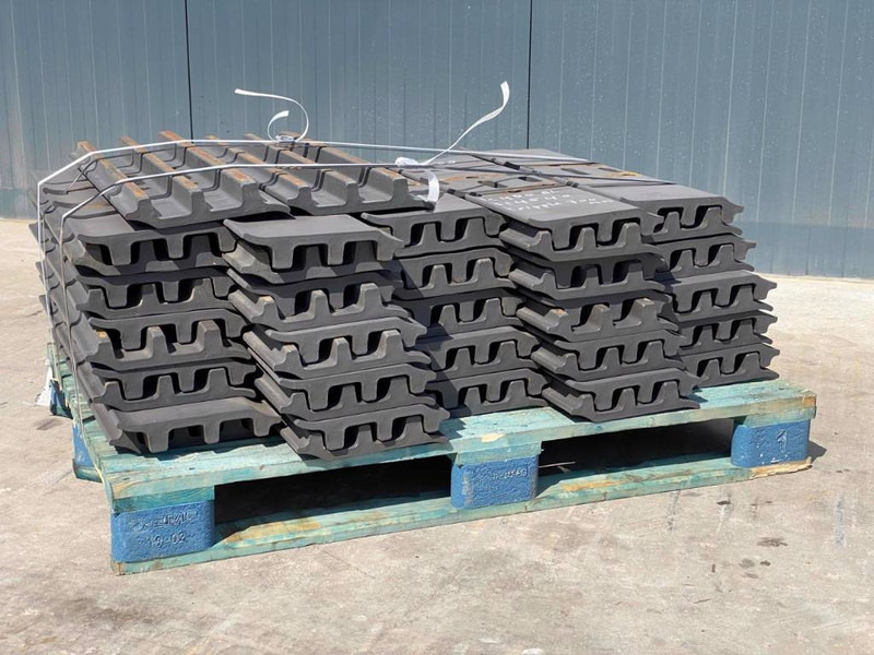 Case CX330 / CX350 Shoes/Pads - Frame/ Chassis for Construction machinery: picture 3 Case CX330 / CX350 Shoes/Pads - Frame/ Chassis for Construction machinery: picture 3