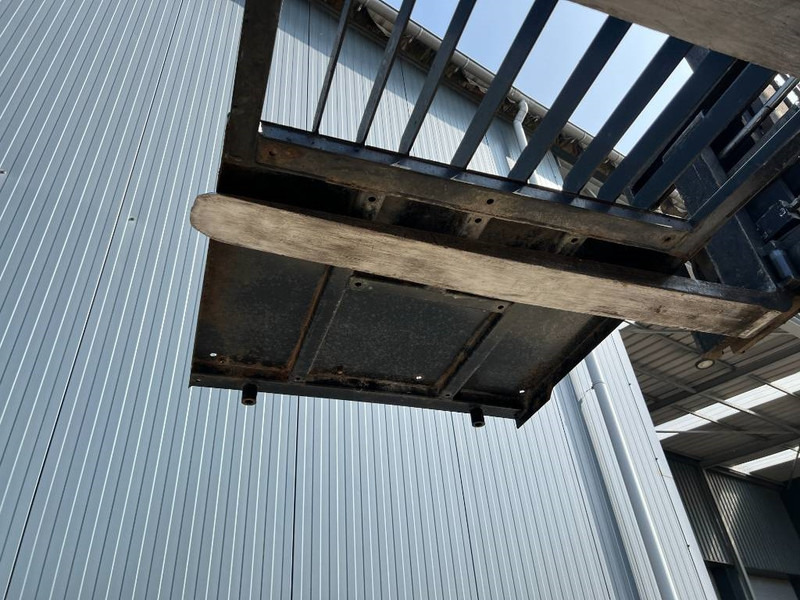 Cat 313E / 320F / 323E / 325F / 329E / 330F / 336E / 3 - Cab and interior for Construction machinery: picture 2 Cat 313E / 320F / 323E / 325F / 329E / 330F / 336E / 3 - Cab and interior for Construction machinery: picture 2