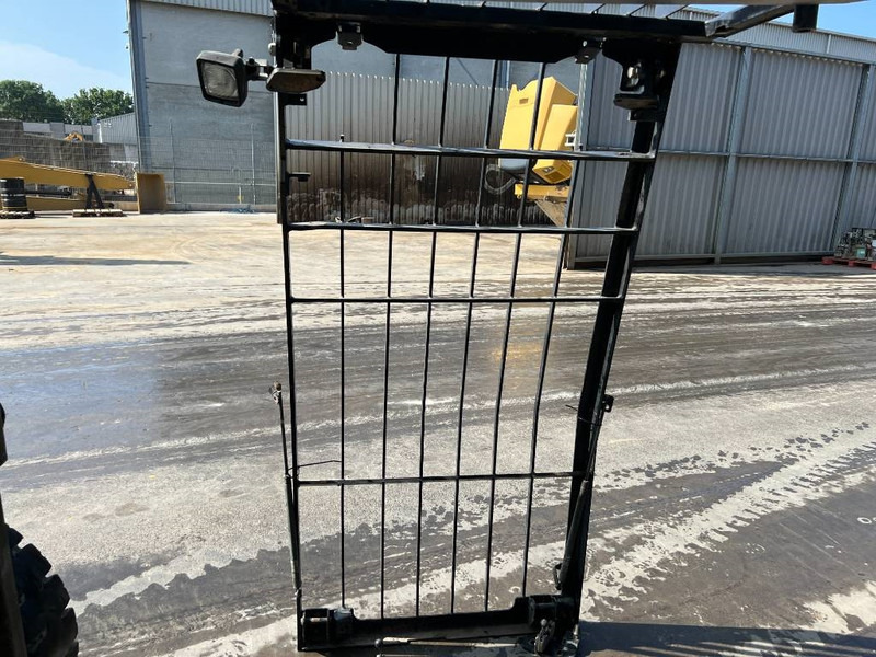 Cat 313E / 320F / 323E / 325F / 329E / 330F / 336E / 3 - Cab and interior for Construction machinery: picture 4 Cat 313E / 320F / 323E / 325F / 329E / 330F / 336E / 3 - Cab and interior for Construction machinery: picture 4