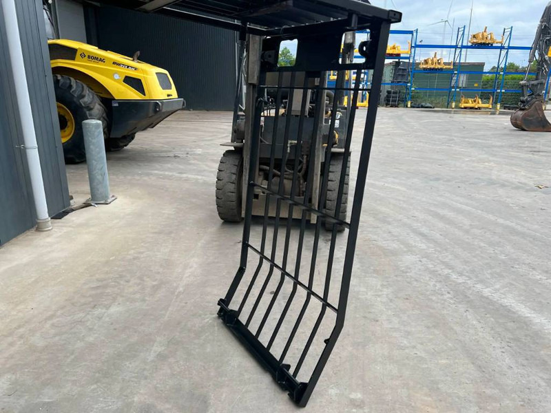 Cat 323D Guard - Cab and interior for Construction machinery: picture 3 Cat 323D Guard - Cab and interior for Construction machinery: picture 3