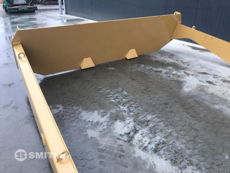 Cat 745C - Tail lift for Construction machinery: picture 4 Cat 745C - Tail lift for Construction machinery: picture 4