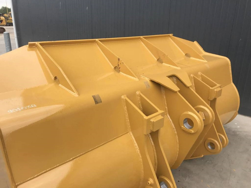 Cat 938M - Bucket for Construction machinery: picture 3 Cat 938M - Bucket for Construction machinery: picture 3