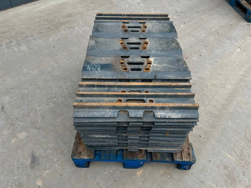 Hyundai R210 / R215 / R220 Shoes 3 Grouser 600mm - Frame/ Chassis for Construction machinery: picture 2 Hyundai R210 / R215 / R220 Shoes 3 Grouser 600mm - Frame/ Chassis for Construction machinery: picture 2