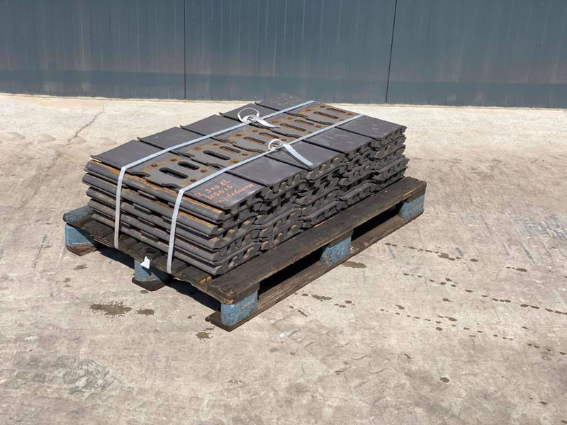 JCB JS240 / JS260 / JS300 Shoes/Pads - Frame/ Chassis for Construction machinery: picture 1 JCB JS240 / JS260 / JS300 Shoes/Pads - Frame/ Chassis for Construction machinery: picture 1