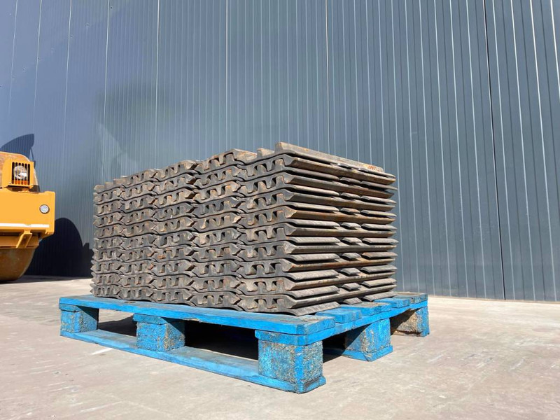 JCB JS240 - Frame/ Chassis for Construction machinery: picture 1 JCB JS240 - Frame/ Chassis for Construction machinery: picture 1