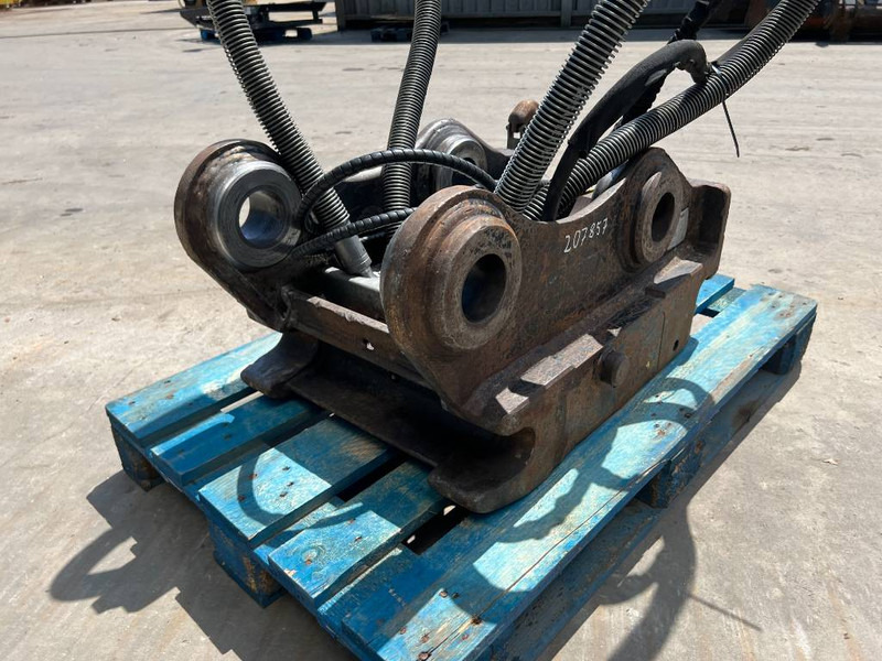 OilQuick OQ70/55 323E - Quick coupler for Construction machinery: picture 5 OilQuick OQ70/55 323E - Quick coupler for Construction machinery: picture 5