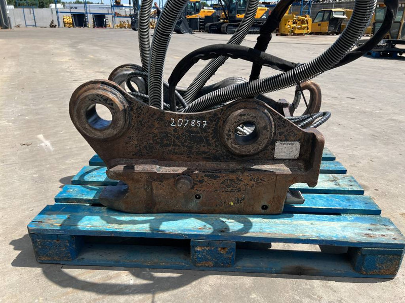 OilQuick OQ70/55 323E - Quick coupler for Construction machinery: picture 4 OilQuick OQ70/55 323E - Quick coupler for Construction machinery: picture 4