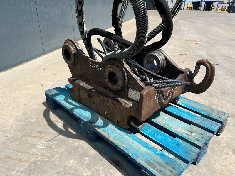 OilQuick OQ70/55 323E - Quick coupler for Construction machinery: picture 3 OilQuick OQ70/55 323E - Quick coupler for Construction machinery: picture 3