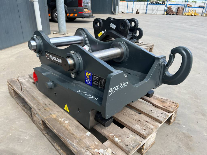 OilQuick OQ80 - 323 NG - Quick coupler for Construction machinery: picture 3 OilQuick OQ80 - 323 NG - Quick coupler for Construction machinery: picture 3