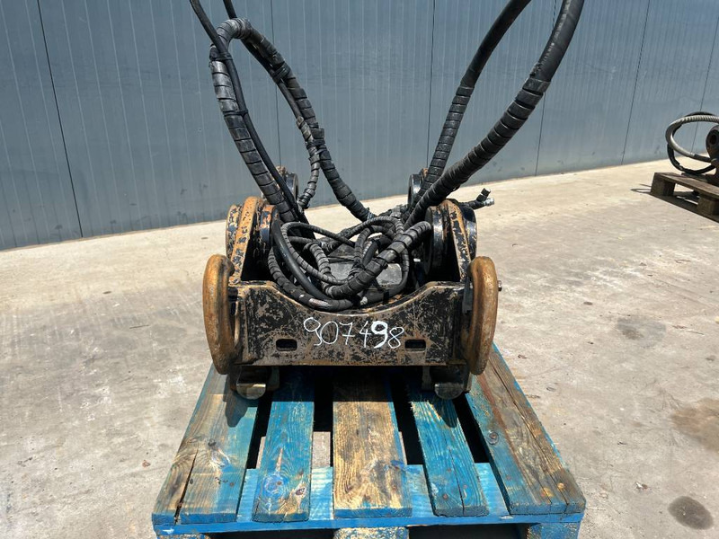 OilQuick OQ80 330D - 336D - 336E - 336F DB-stick - Quick coupler for Construction machinery: picture 2 OilQuick OQ80 330D - 336D - 336E - 336F DB-stick - Quick coupler for Construction machinery: picture 2