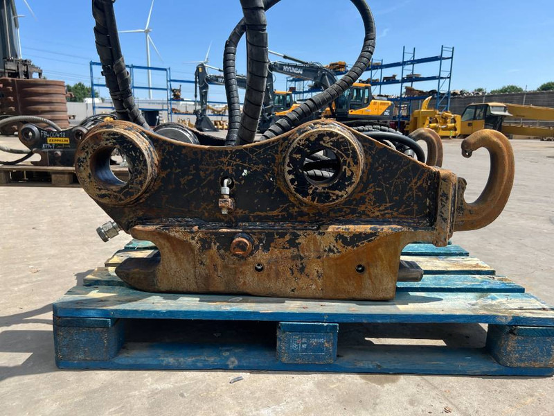 OilQuick OQ80 330D - 336D - 336E - 336F DB-stick - Quick coupler for Construction machinery: picture 4 OilQuick OQ80 330D - 336D - 336E - 336F DB-stick - Quick coupler for Construction machinery: picture 4
