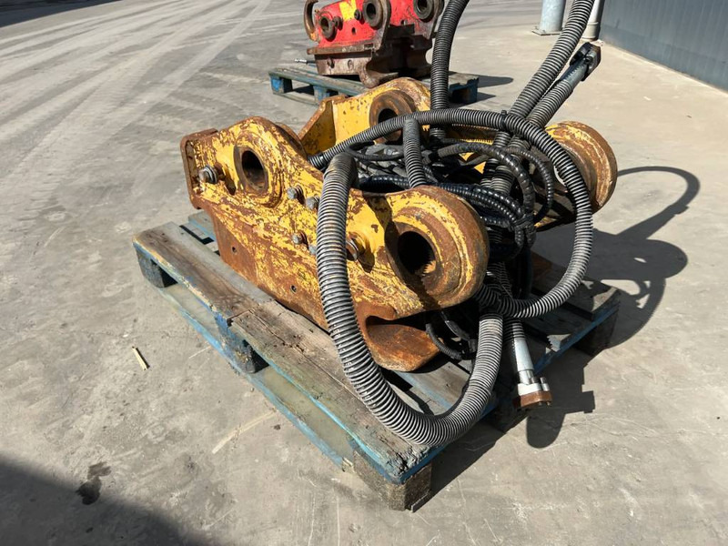 OilQuick OQ80 - 330F / 329E - Quick coupler for Construction machinery: picture 5 OilQuick OQ80 - 330F / 329E - Quick coupler for Construction machinery: picture 5
