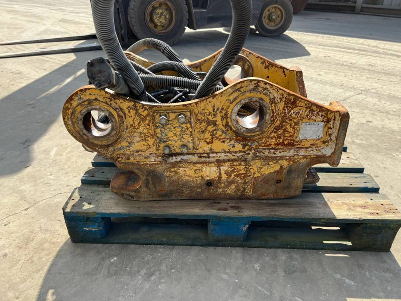 OilQuick OQ80 - 330F / 329E - Quick coupler for Construction machinery: picture 4 OilQuick OQ80 - 330F / 329E - Quick coupler for Construction machinery: picture 4
