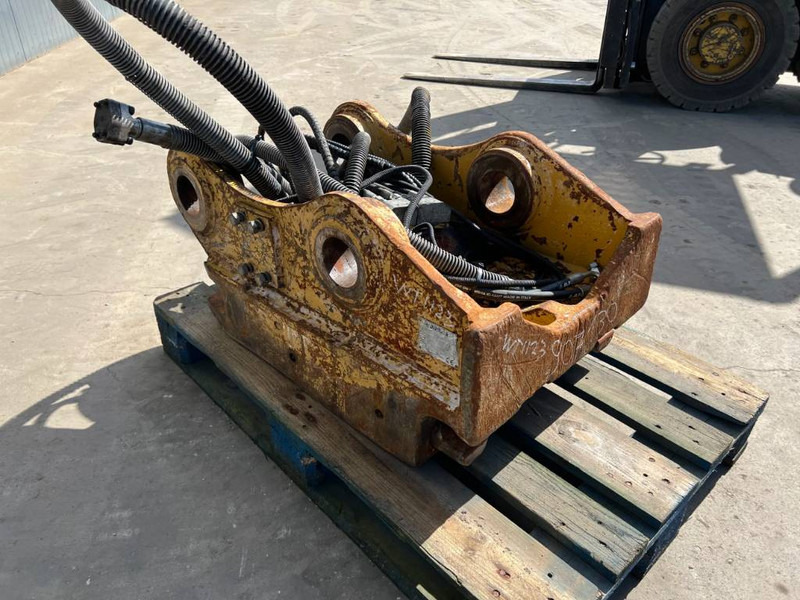 OilQuick OQ80 - 330F / 329E - Quick coupler for Construction machinery: picture 3 OilQuick OQ80 - 330F / 329E - Quick coupler for Construction machinery: picture 3