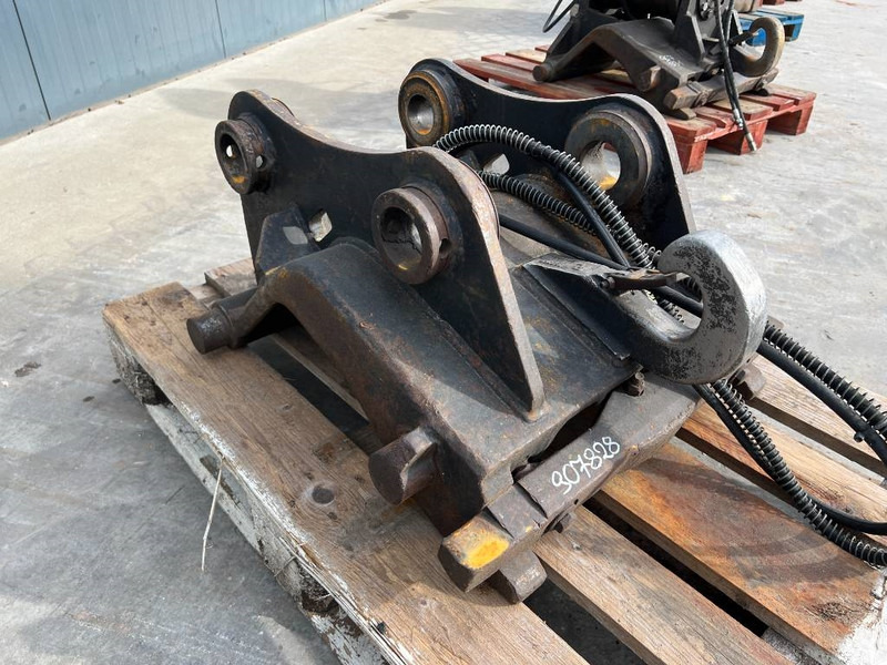 Verachtert CW30 / CW40 - ZX140 - Quick coupler for Construction machinery: picture 3 Verachtert CW30 / CW40 - ZX140 - Quick coupler for Construction machinery: picture 3