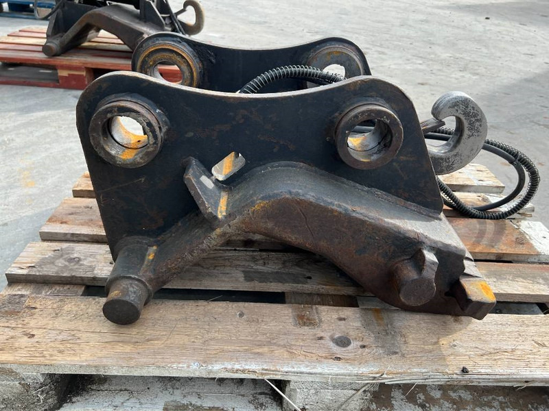 Verachtert CW30 / CW40 - ZX140 - Quick coupler for Construction machinery: picture 4 Verachtert CW30 / CW40 - ZX140 - Quick coupler for Construction machinery: picture 4