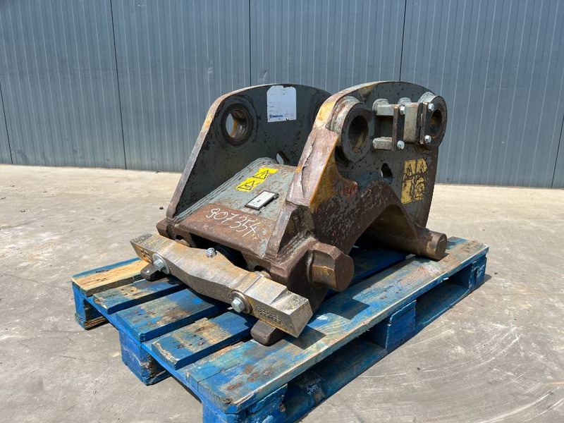 Verachtert CW45S - JS300 - Quick coupler for Construction machinery: picture 1 Verachtert CW45S - JS300 - Quick coupler for Construction machinery: picture 1