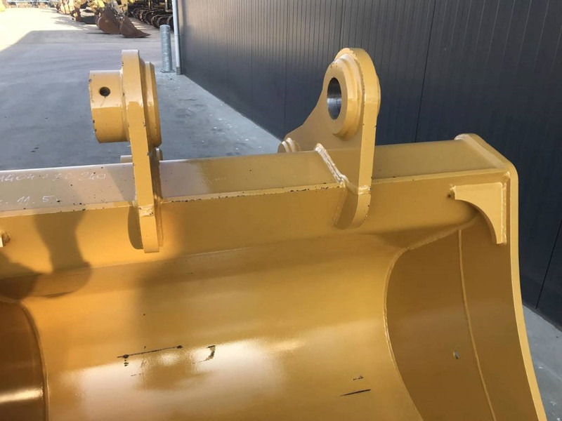 Volvo EC240 - Bucket for Construction machinery: picture 3 Volvo EC240 - Bucket for Construction machinery: picture 3