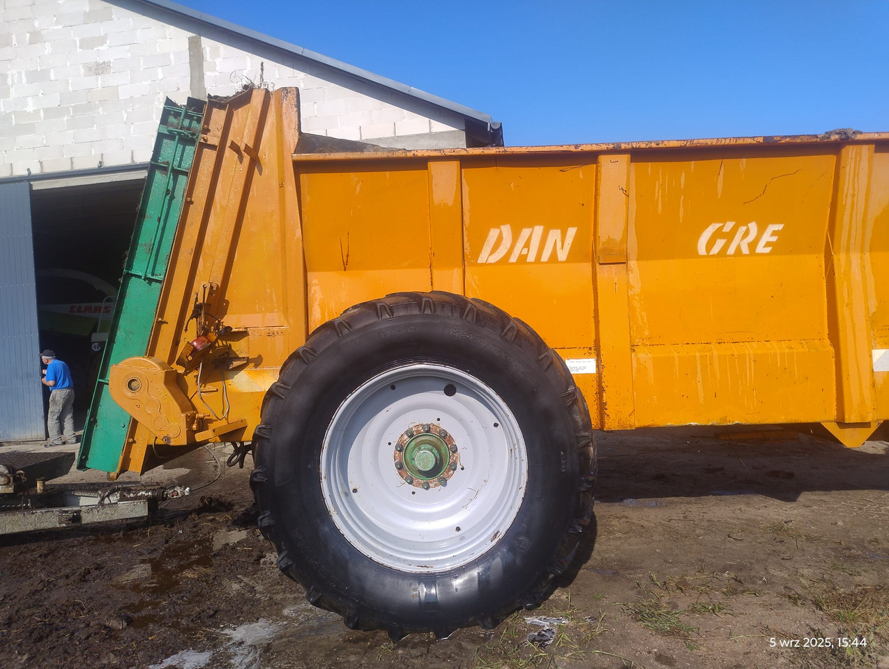 DANGREVILLE 14 - Manure spreader: picture 2 DANGREVILLE 14 - Manure spreader: picture 2