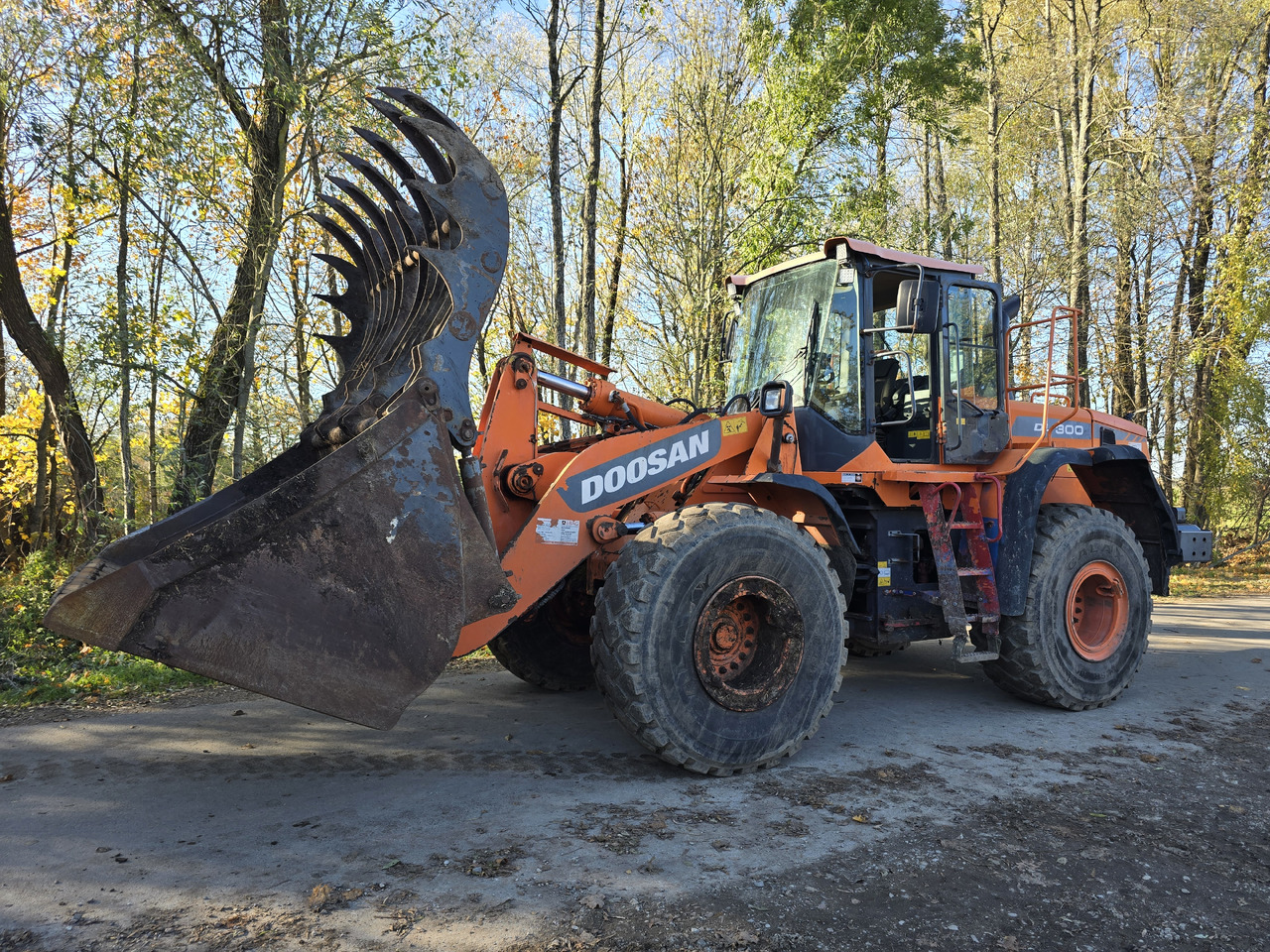 DOOSAN DL300-3 z WAGĄ - Wheel loader: picture 3 DOOSAN DL300-3 z WAGĄ - Wheel loader: picture 3