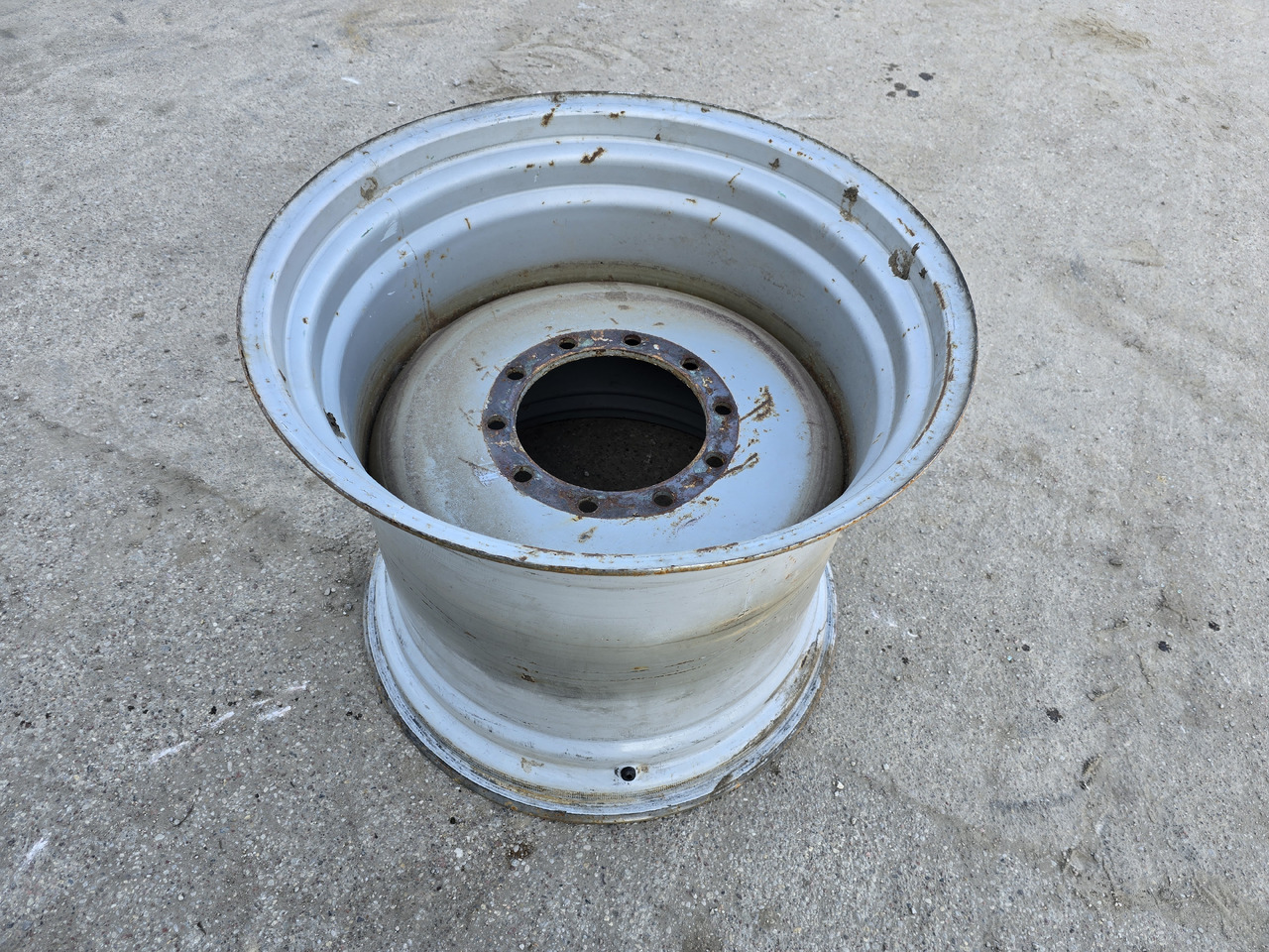 Felga do kombajnu / sieczkarni - Wheel and tire package for Agricultural machinery: picture 1 Felga do kombajnu / sieczkarni - Wheel and tire package for Agricultural machinery: picture 1
