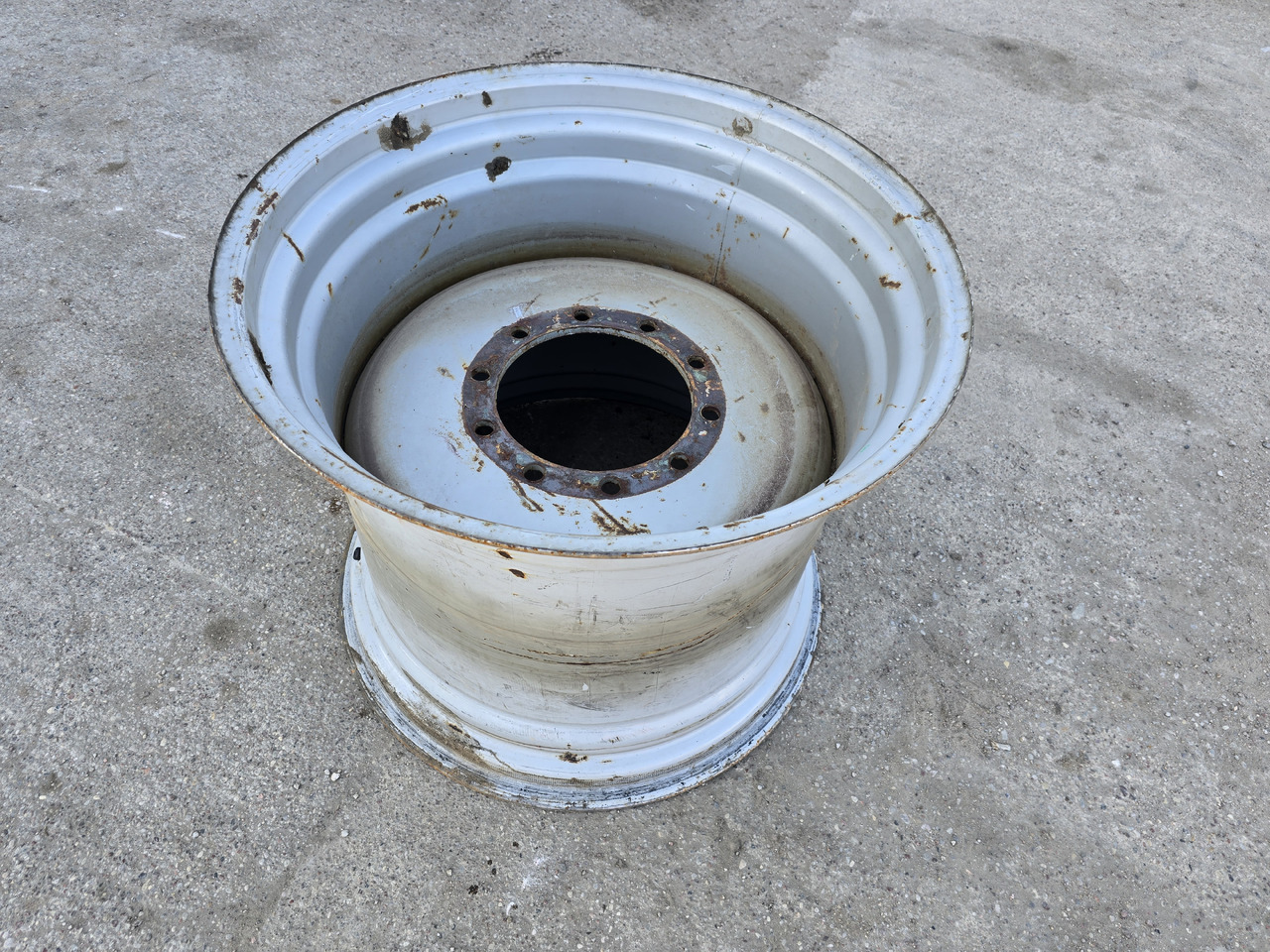Felga do kombajnu / sieczkarni - Wheel and tire package for Agricultural machinery: picture 2 Felga do kombajnu / sieczkarni - Wheel and tire package for Agricultural machinery: picture 2