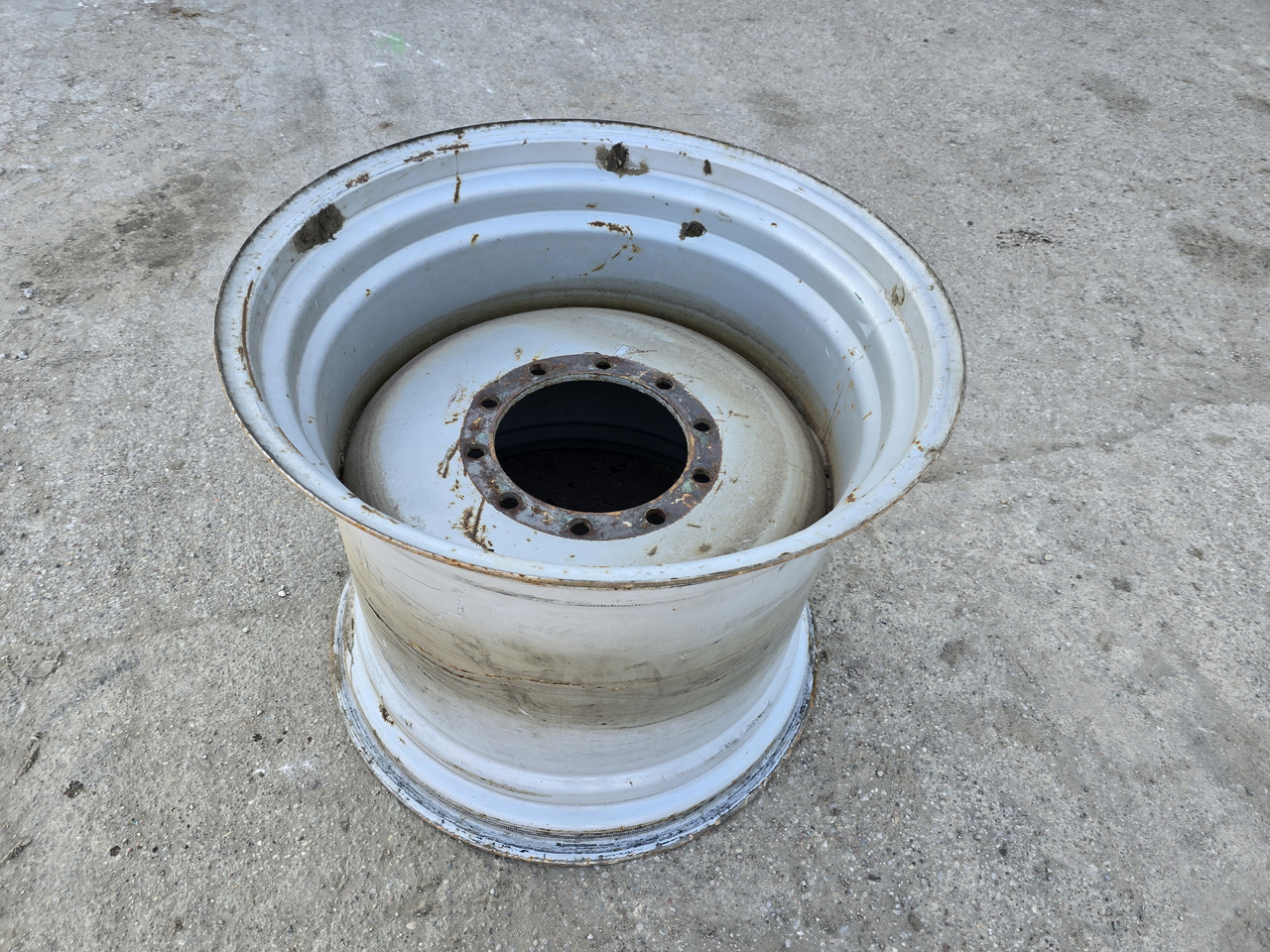 Felga do kombajnu / sieczkarni - Wheel and tire package for Agricultural machinery: picture 3 Felga do kombajnu / sieczkarni - Wheel and tire package for Agricultural machinery: picture 3