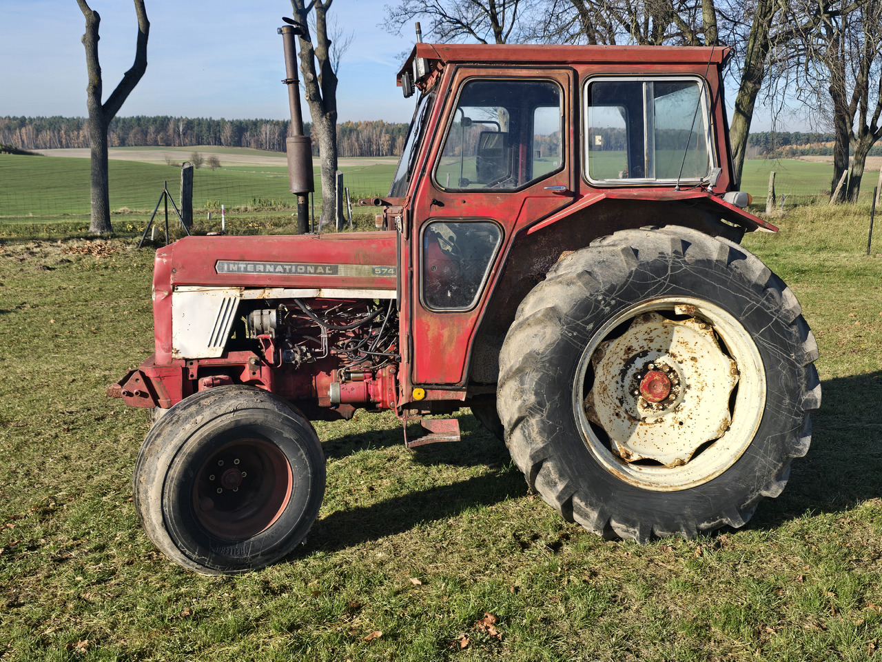 INTERNATIONAL 574 - Farm tractor: picture 2 INTERNATIONAL 574 - Farm tractor: picture 2