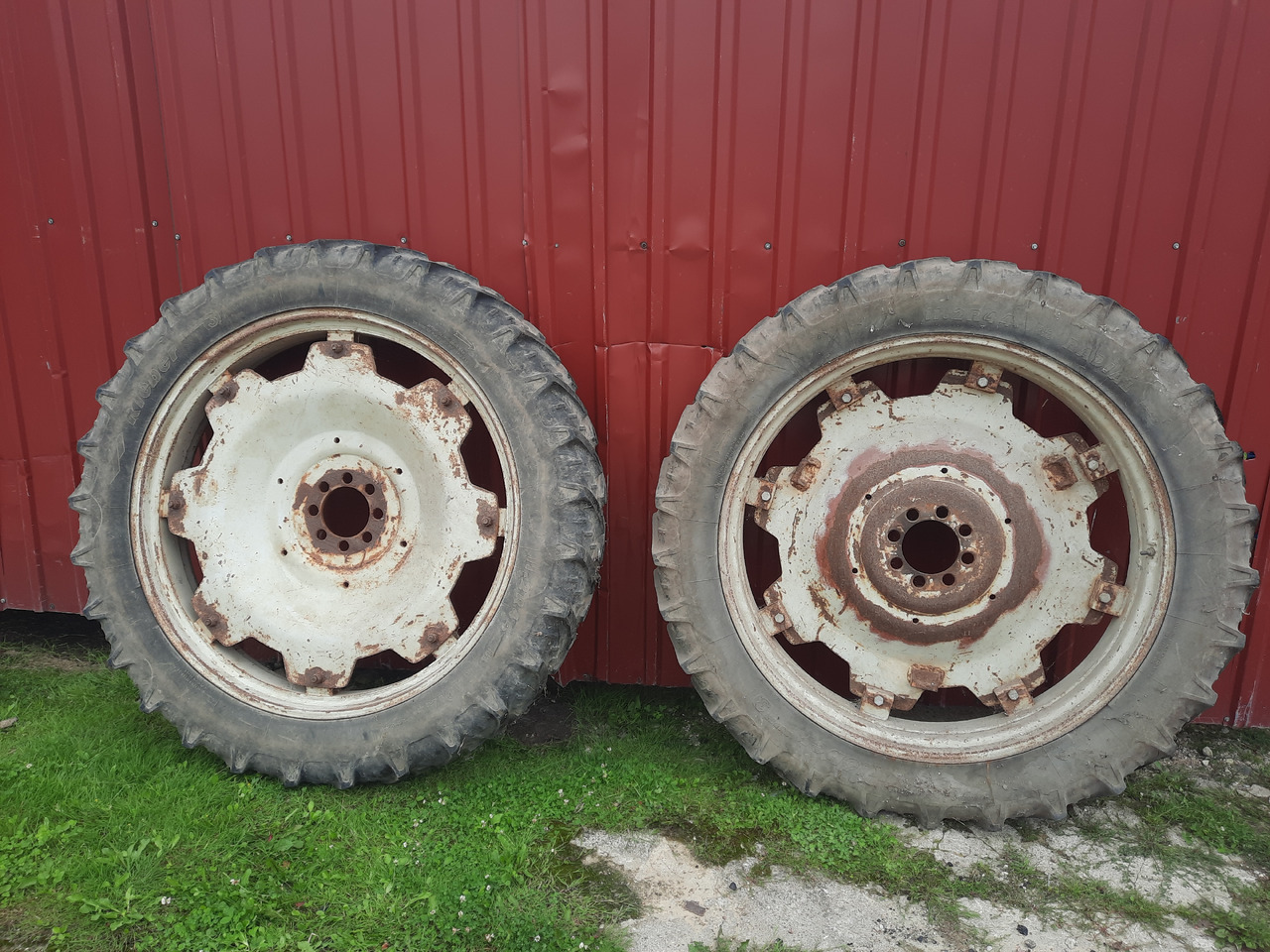 KLEBER Super 3 11.2 R44 - Wheel and tire package for Agricultural machinery: picture 2 KLEBER Super 3 11.2 R44 - Wheel and tire package for Agricultural machinery: picture 2