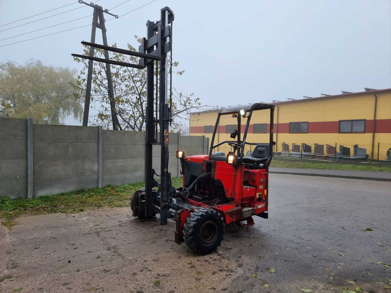 Moffett MS 20.3 - Truck mounted forklift: picture 1 Moffett MS 20.3 - Truck mounted forklift: picture 1