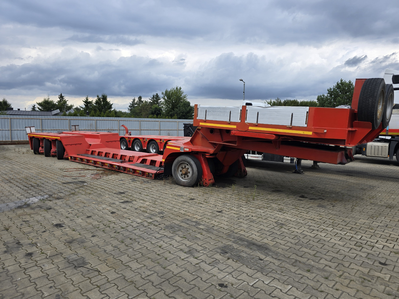 NICOLAS B4763D - Low loader semi-trailer: picture 2 NICOLAS B4763D - Low loader semi-trailer: picture 2