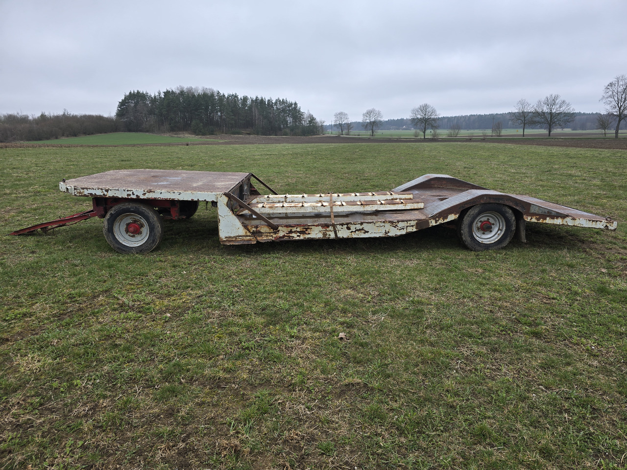 Przyczepa niskopodwoziowa - Low loader trailer: picture 1 Przyczepa niskopodwoziowa - Low loader trailer: picture 1