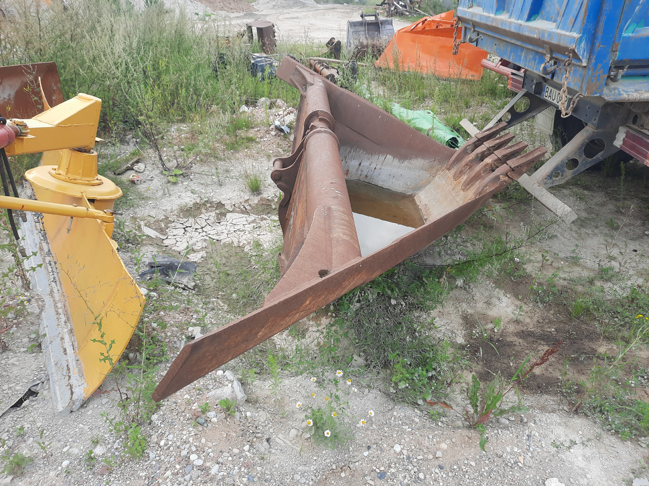 SOTRAMAINE 104 Łyżka trapezowa - Bucket for Construction machinery: picture 1 SOTRAMAINE 104 Łyżka trapezowa - Bucket for Construction machinery: picture 1