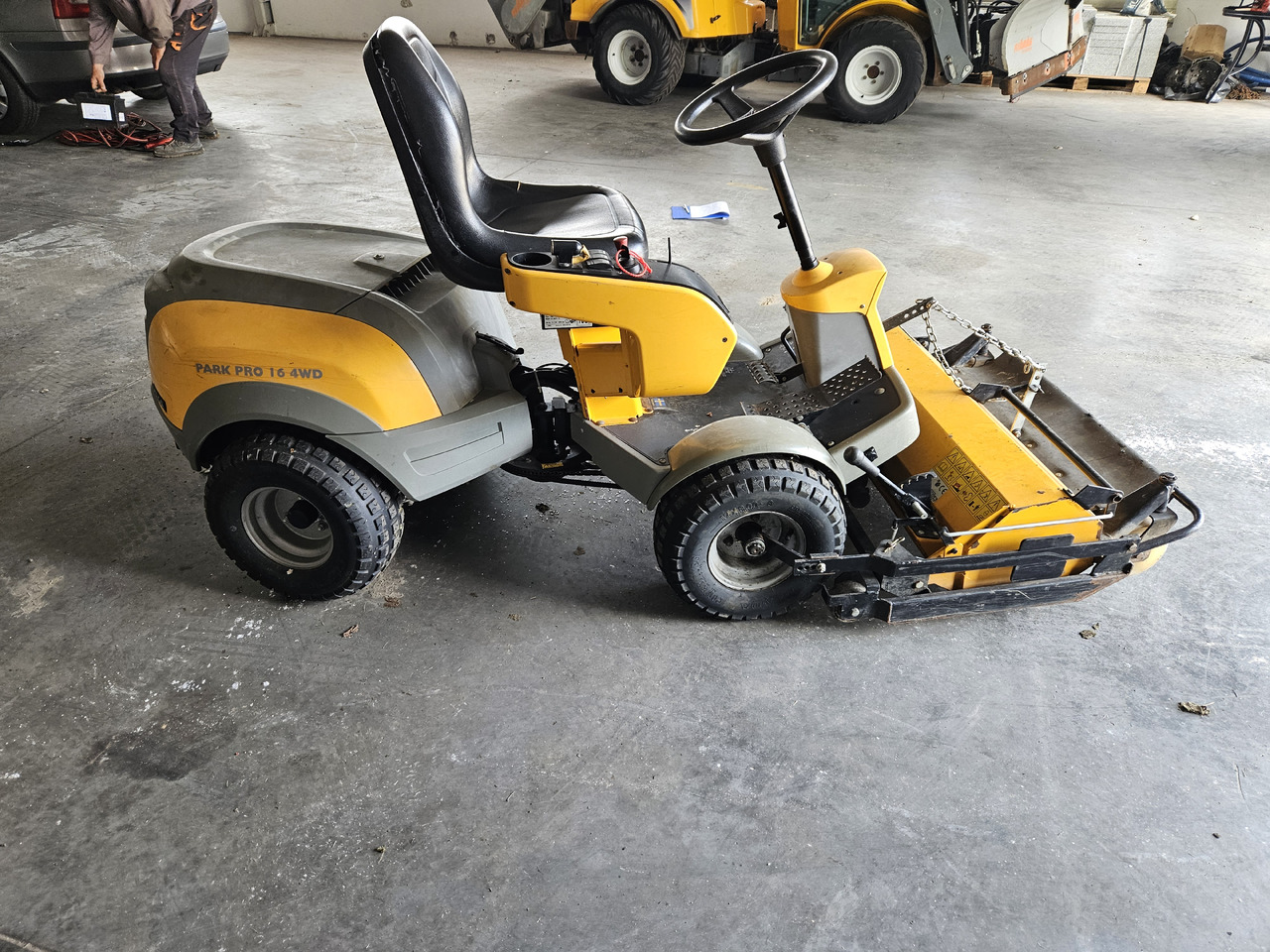 Stiga Park Pro 16 4WD - Lawn mower: picture 3 Stiga Park Pro 16 4WD - Lawn mower: picture 3
